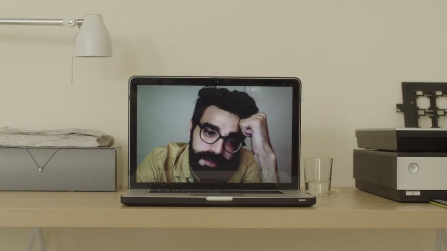 David Verdaguer habla con su pareja como muchas estarán obligadas a hacer ahora en '10.000km', de Carlos Marques-Marcet