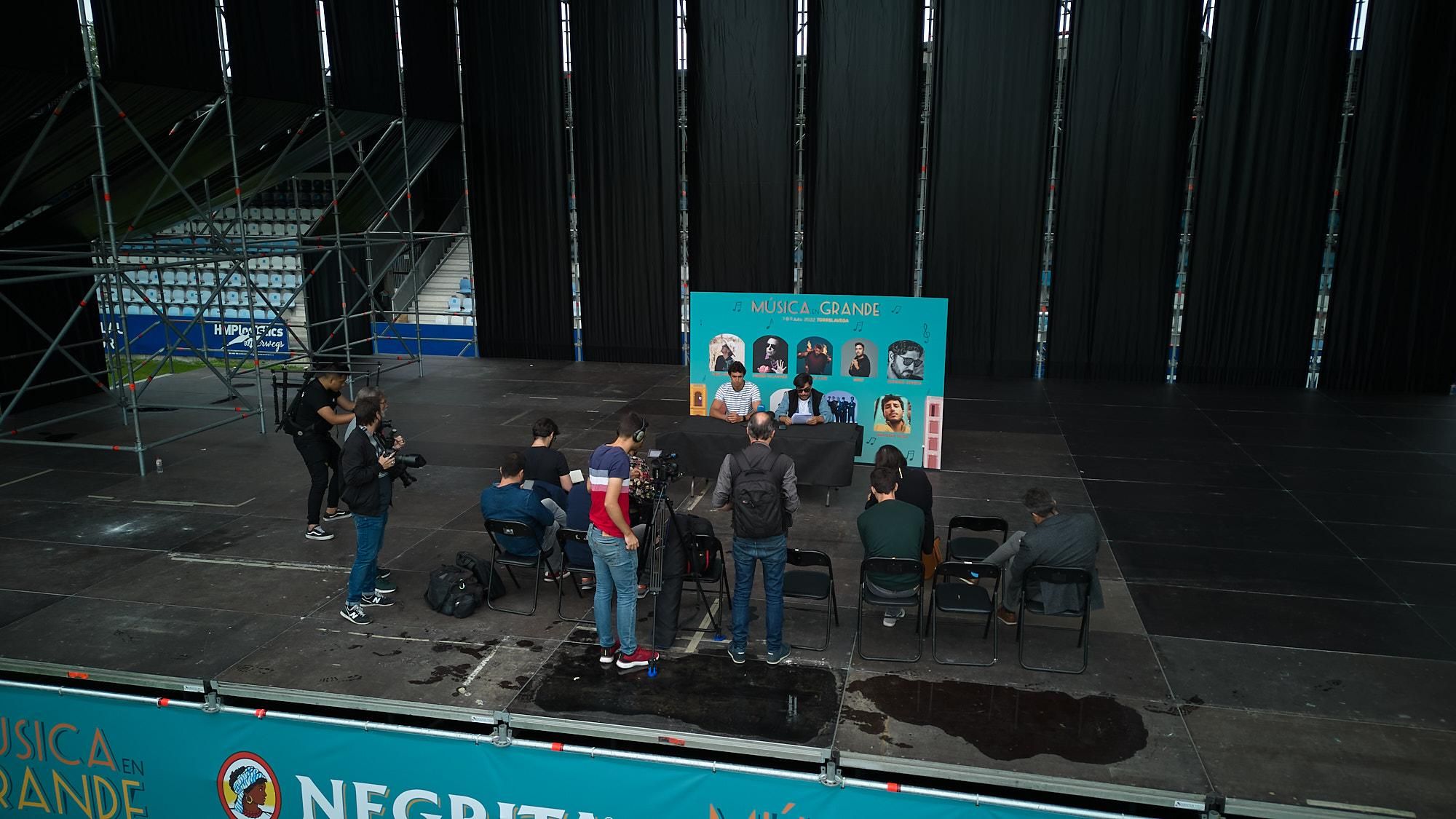 Encuentro informativo con los medios en el escenario de Música en Grande.