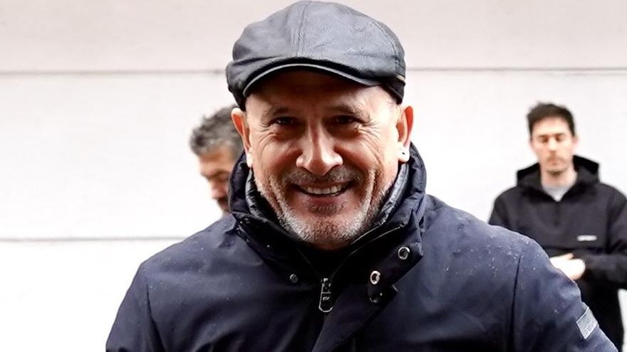 El militante del PSOE suspendido por insultos a Cendón y Courel les acusa de "actitud provocativa y desafiante” y haber insultados ellos