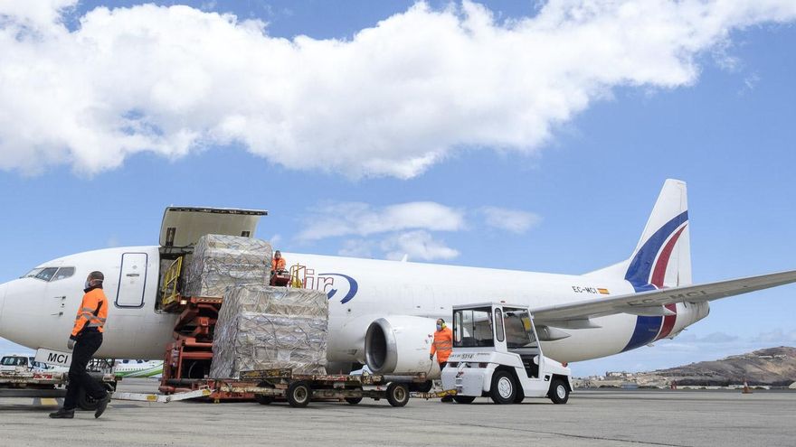 El avión que ha llegado este domingo.