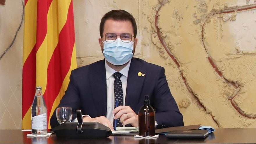 El vicepresident Pere Aragonès y la consellera Meritxell Budó, con la silla vacía del president