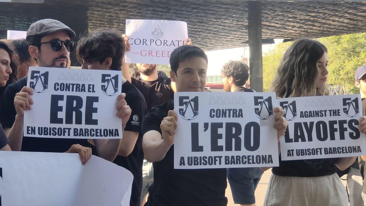 Los trabajadores protestan contra los despidos masivos