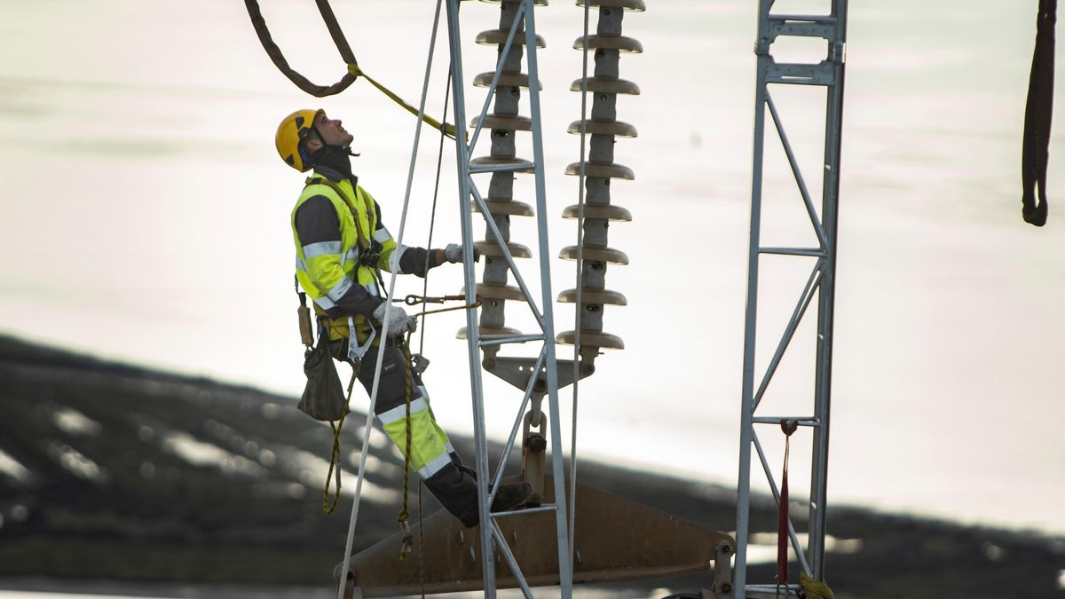 Endesa refuerza la red eléctrica de Tenerife con un dispositivo especial ante la visita del Papa
