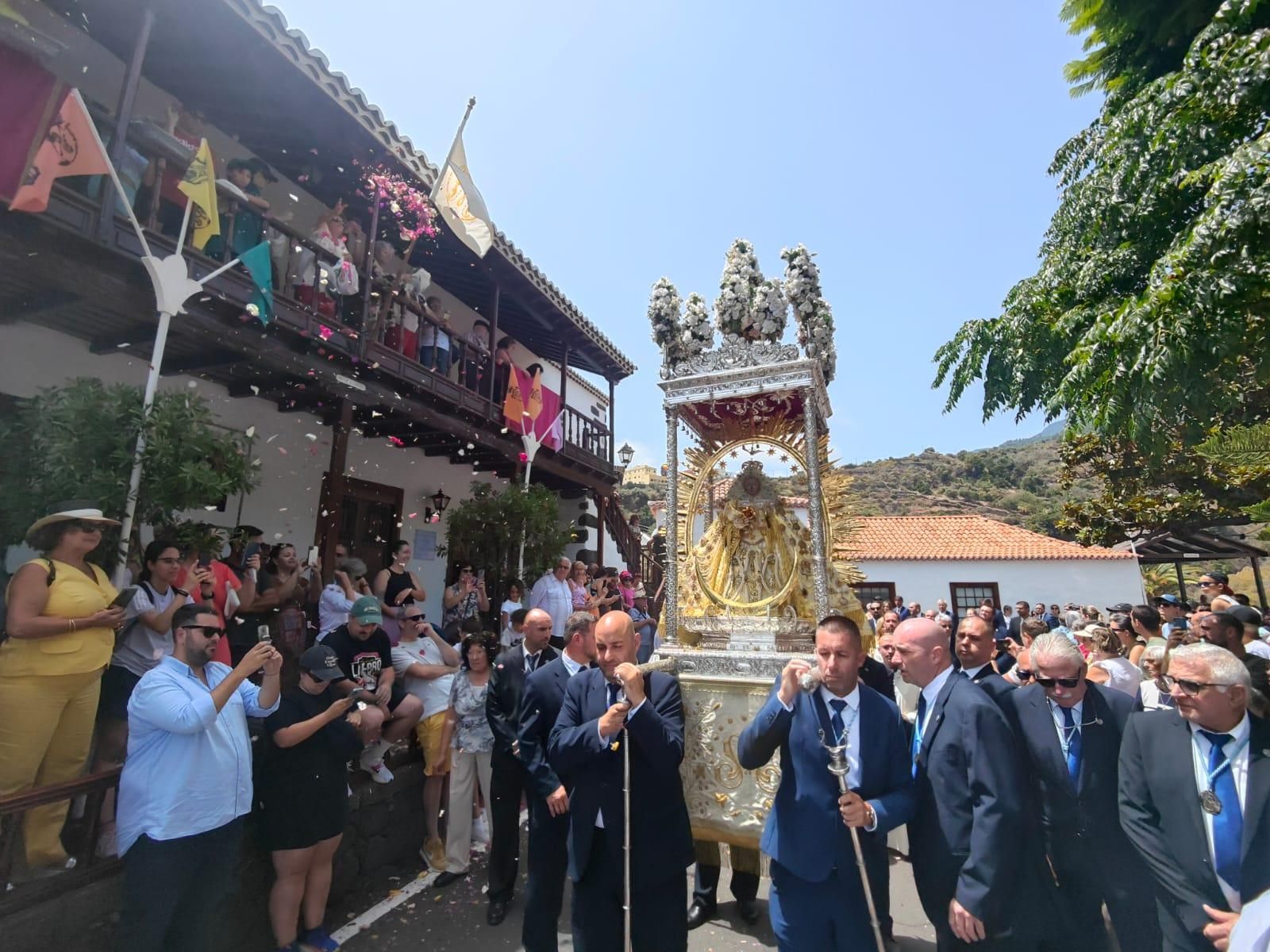 Procesión de la Virgen de las Nieves este lunes. JOSÉ AYUT