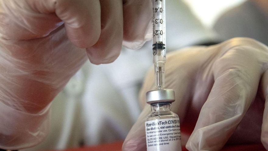 El plazo para la dosis de refuerzo de Pfizer y Moderna baja a 5 meses