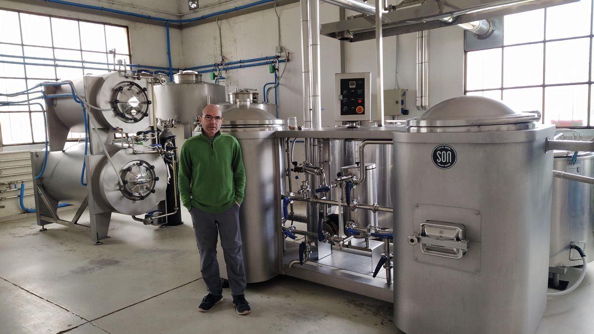 Cerveza y galletas 'de 'lúpulo': así se teje una economía circular desde una fábrica artesanal de la Cepeda