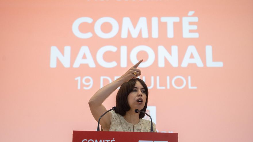 La secretaria general del PSPV-PSOE, Diana Morant, interviene durante el Comité Nacional del PSPV-PSOE, en la sede de UGT-PV, en València.