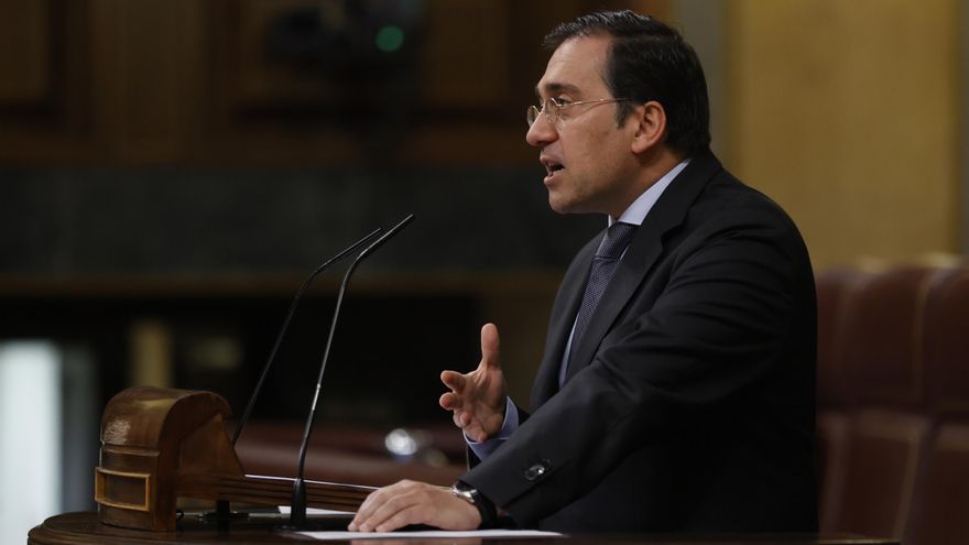 El ministro de Asuntos Exteriores, José Manuel Albares, interviene en la sesión plenaria celebrada este miércoles en el Congreso de los Diputados. EFE/Juan Carlos Hidalgo