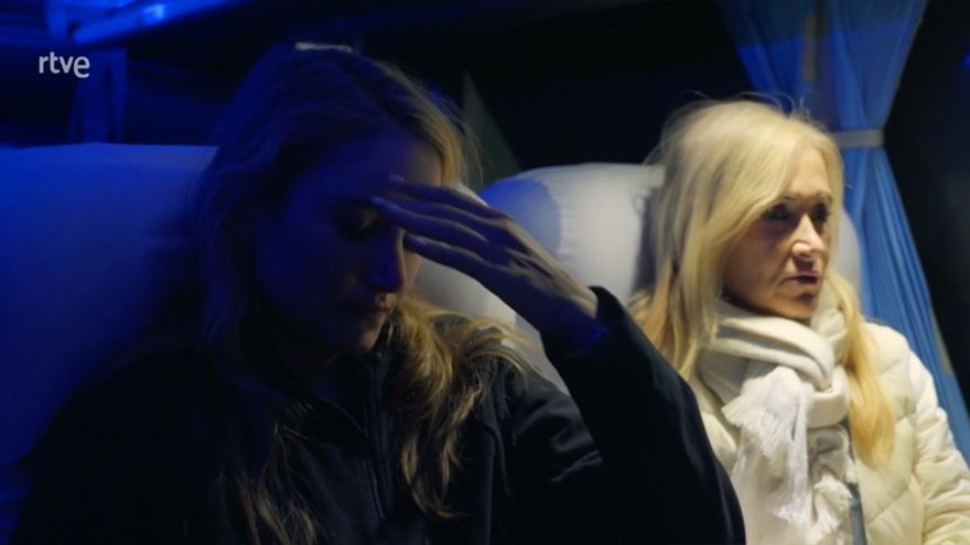 Cifuentes y Alba Carrillo sufrieron un accidente de autobús en 'Hasta el fin del mundo': "Pensé que volcábamos"