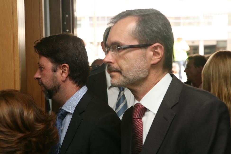 Carlos Alonso y Marcial Morales en la toma de posesión de Clavijo (ALEJANDRO RAMOS)