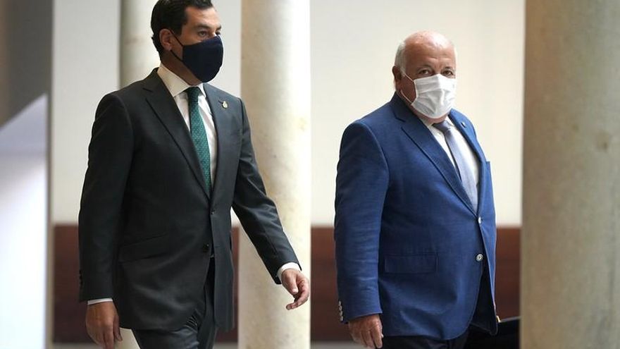 Andalucía limita a seis personas las reuniones en casa, pero mantiene los grupos de diez en bares y restaurantes