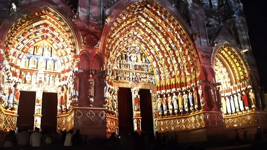 León aprueba gastar 182.000 euros para la recreación artística a color de cómo era el pórtico de la Catedral