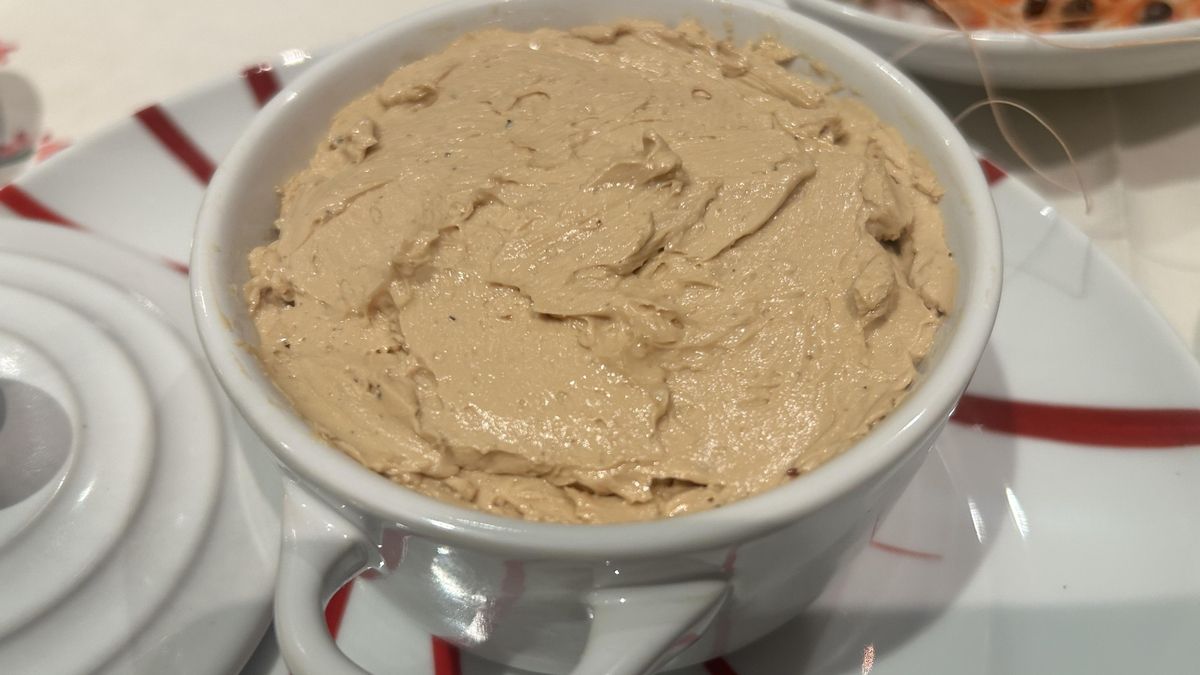 Un paté hecho con latas de conservas