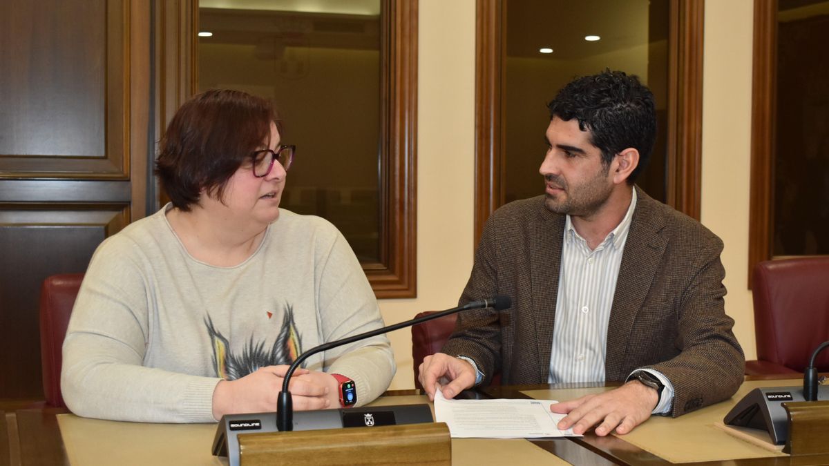 PSOE y Unidas Podemos de Albacete exigen al alcalde que "deje de tolerar simbología franquista" en el Pleno