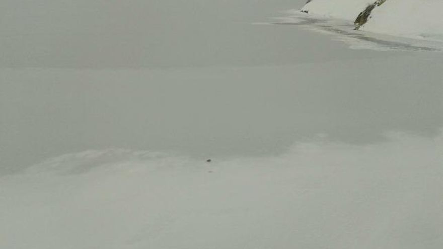 Embalse de Casares congelado. Foto: Hotel Rural Río Viejo de Cubillas de Arbas