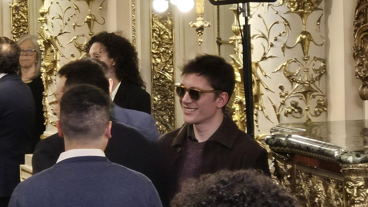 Santiago Caputo durante la jura de Manuel Adorni como jefe de Gabinete.