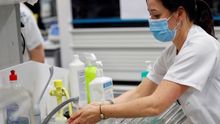 Los profesionales sanitarios contagiados por COVID-19 superan los 50.000