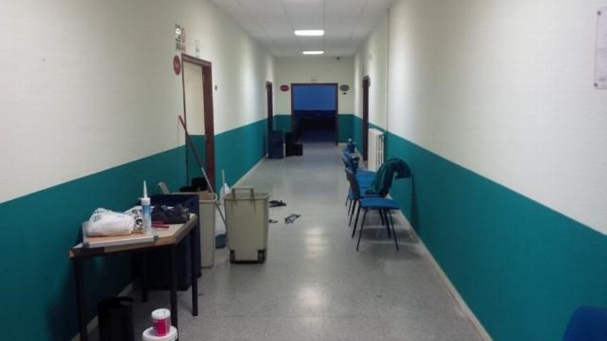 Limpieza de las nuevas salas de estudio de El Albéitar.