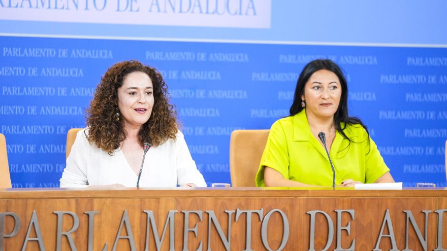 La portavoz del Grupo Por Andalucía, Inmaculada Nieto, (i) junto a la portavoz adjunta del Grupo Por Andalucía, Alejandra Durán, (d) durante la ronda de ruedas de prensa de portavoces de los grupos parlamentarios en el Parlamento de Andalucía, a 4 de sept