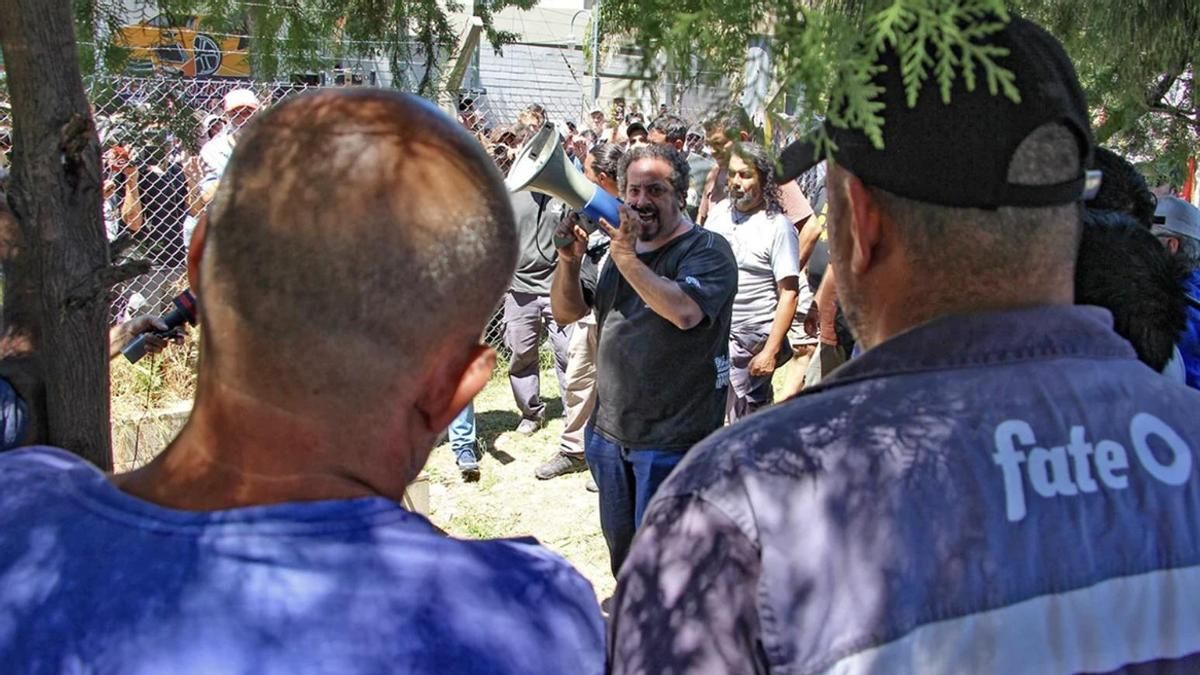 Fuerte reclamo a Kicillof en la puerta de FATE tras el fallo que ordena el desalojo