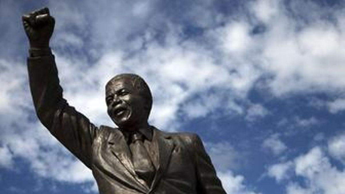 Las cartas acercaron a Mandela a sus hijas