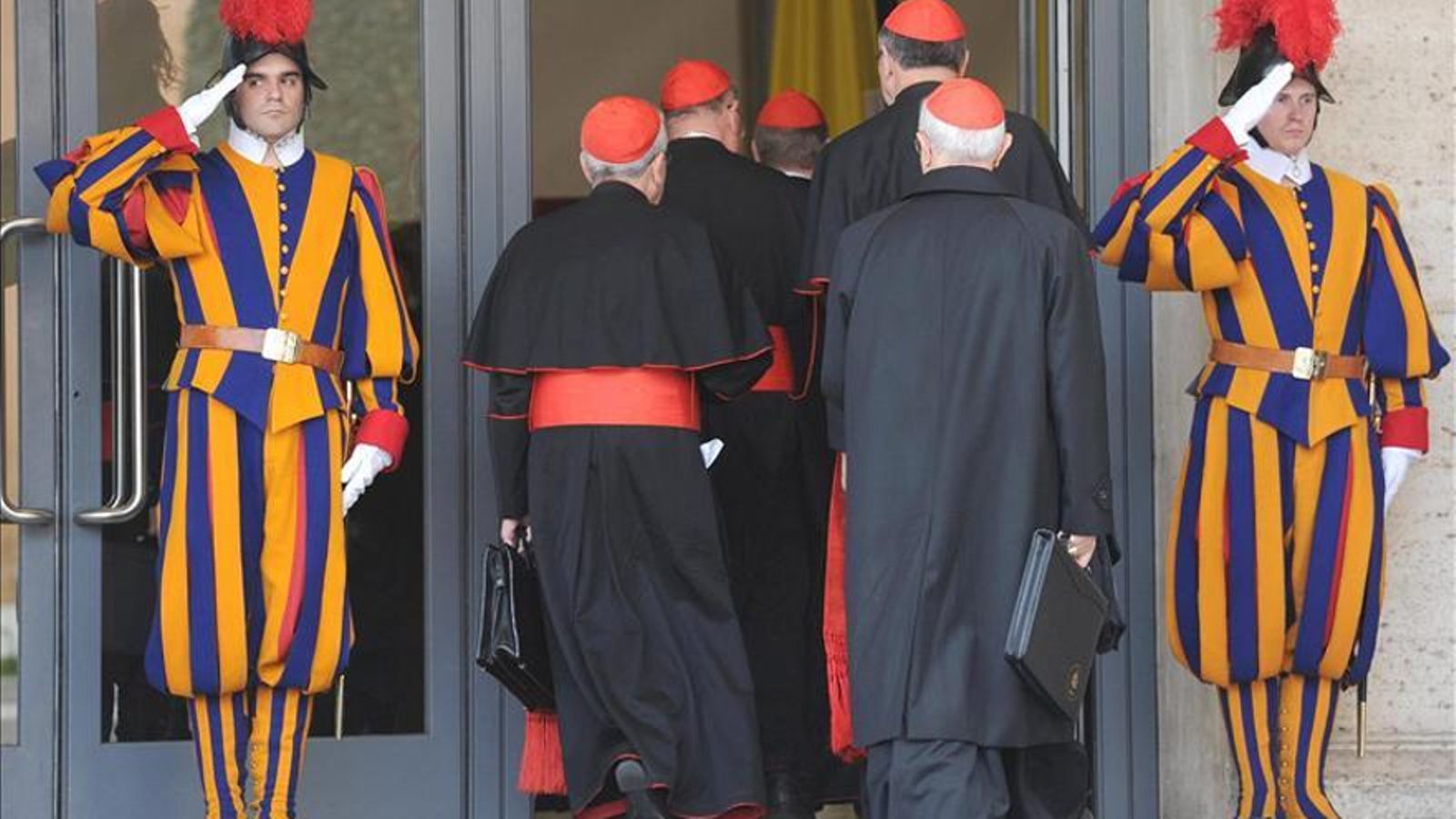 ¿Qué es un cónclave? Quiénes participan, qué cardenales españoles acudirán y cómo se vota para elegir al próximo papa