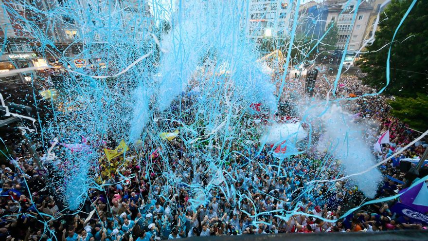 Multitud en la Plaza del Ayuntamiento en el chupinazo de la Semana Grande.