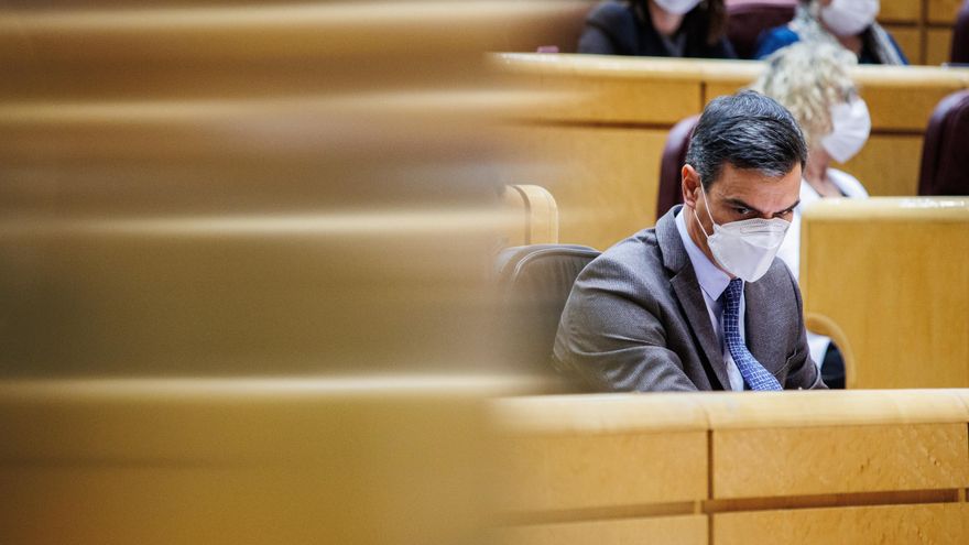 El presidente del Gobierno, Pedro Sánchez, en un pleno en el Senado, a 15 de febrero de 2022, en Madrid (España). El presidente del Gobierno ha vuelto a una sesión de control de Gobierno en el Senado, después de diciembre del año pasado, donde se ha somet