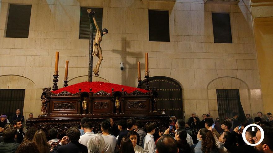 La Buena Muerte marca la madrugá del Viernes Santo