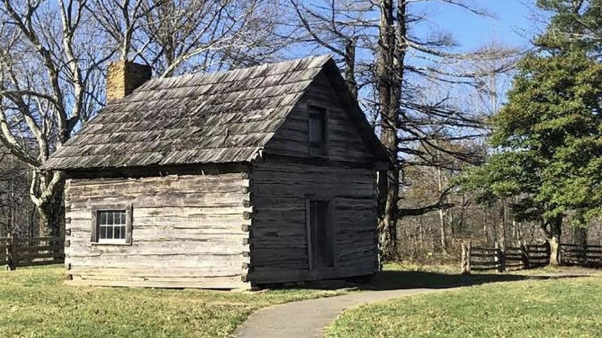 En 1939, fue trasladada por la construcción de una carretera y murió poco después, dejando atrás medio siglo de servicio sin descanso