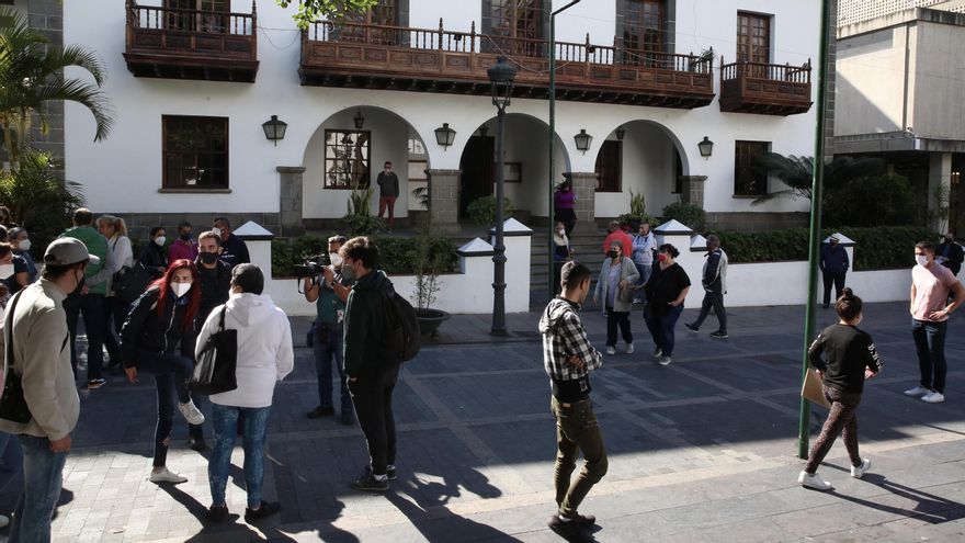 Fachada del Ayuntamiento de Los Llanos de Aridane, minutos previos a la reunión entre la alcaldesa y los damnificados por el volcán