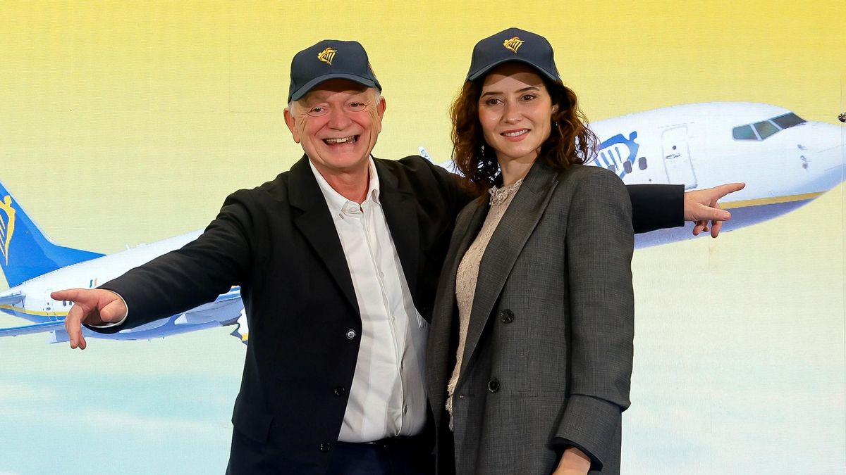 Ayuso exhibe sintonía con el presidente de Ryanair, defensor del cobro al equipaje de mano y enemigo del Gobierno