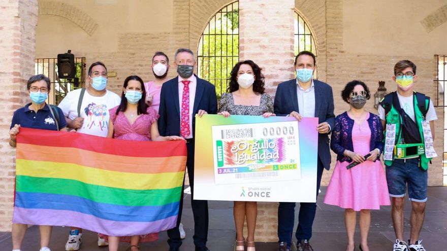 Autoridades que han acudido a la presentación del cupón