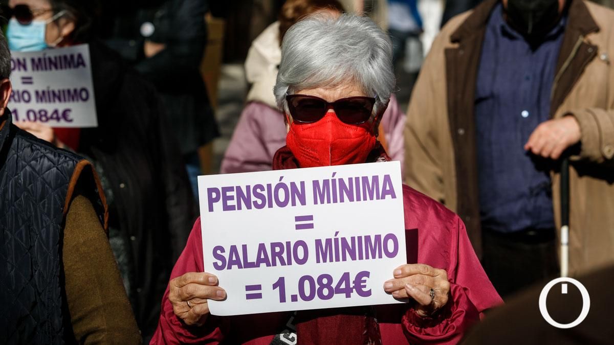 Los pensionistas protestan contra la Ley Escrivá y piden equiparar la pensión mínima al salario mínimo