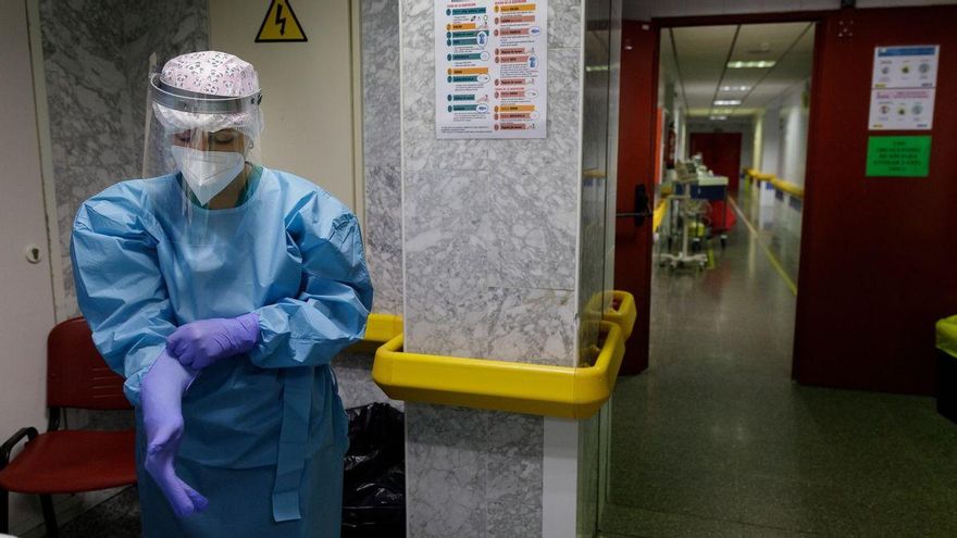 La incidencia de COVID se duplica en una semana en Canarias mientras la presión hospitalaria se mantiene