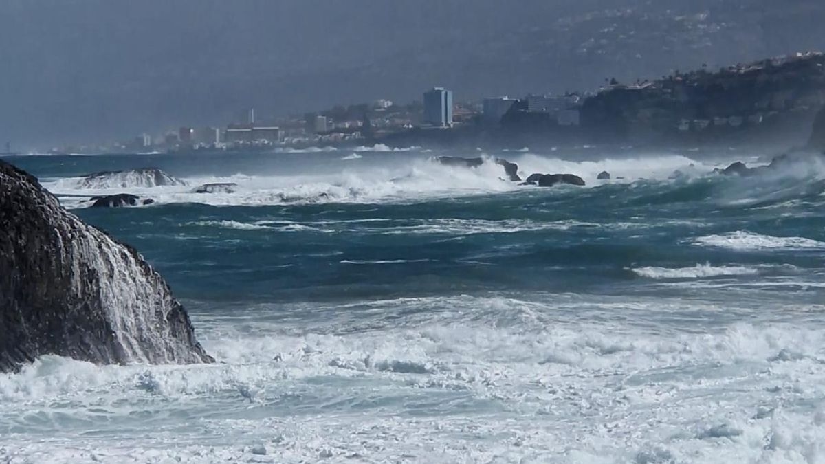 Fuerte marejada en Tenerife este sábado.