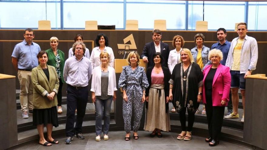 PNV y PSE-EE muestran sus cartas y adelantan un apoyo de investidura del PP en Gipuzkoa