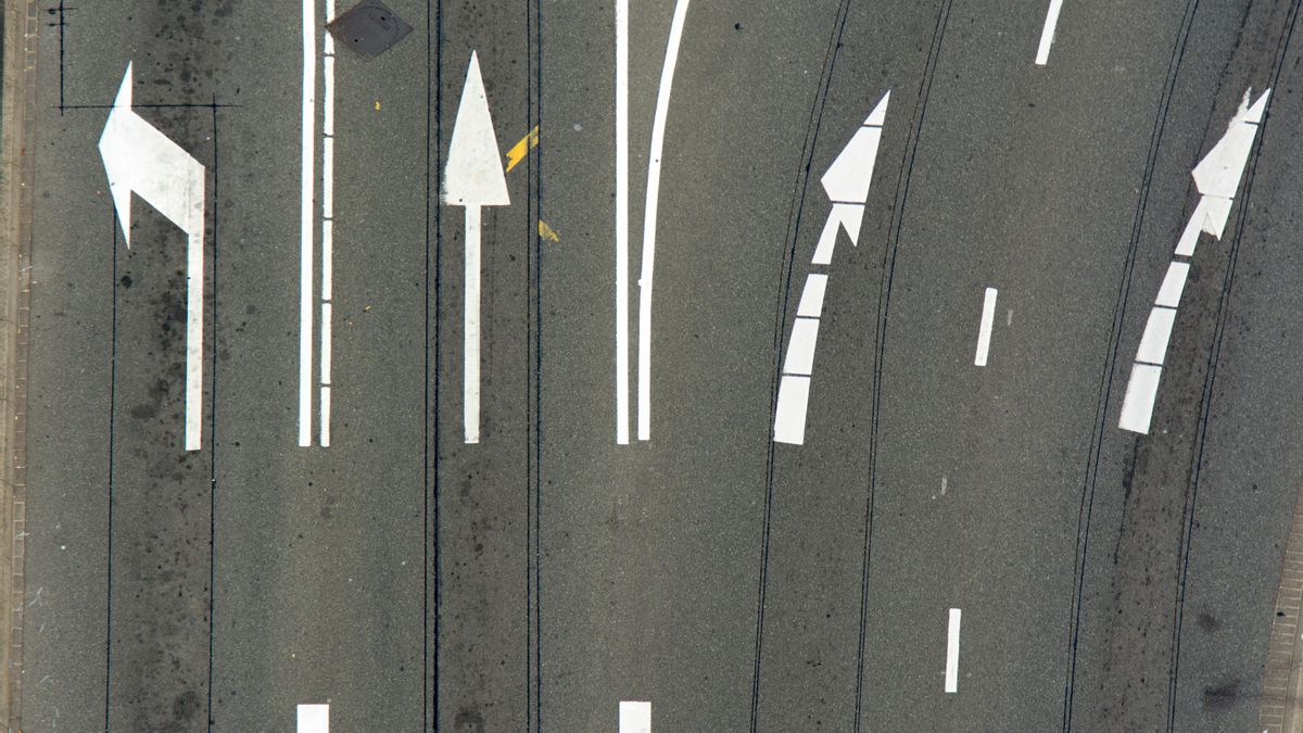 El 61 % de los accidentes registrados en cruces con semáforo involucran a conductores que intentaban girar a la izquierda