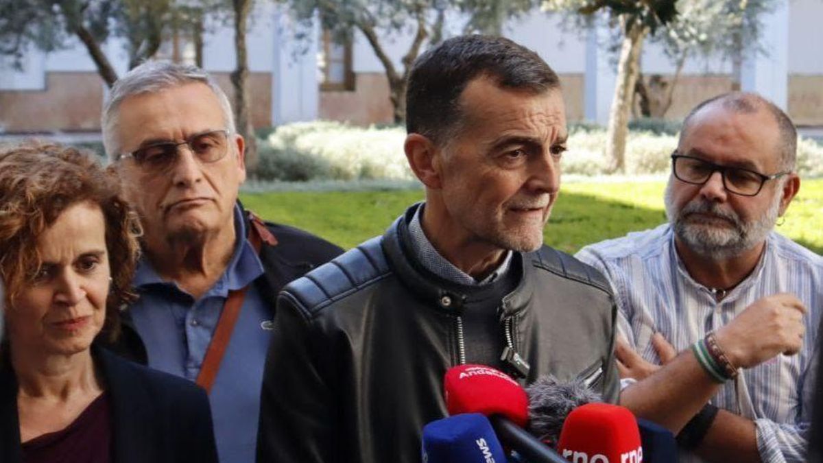 Maíllo arriesga con su programa electoral: prohibir a médicos de la sanidad pública andaluza trabajar a la vez en la privada