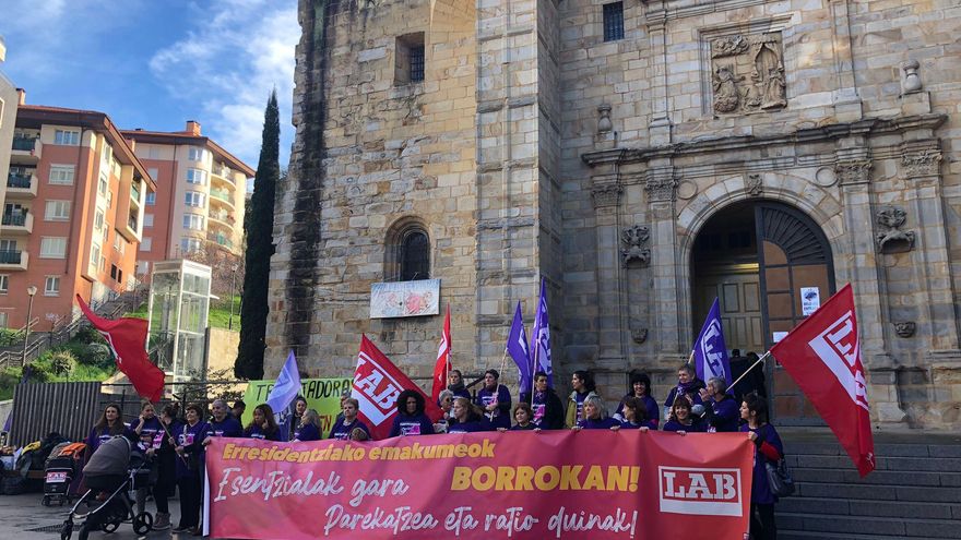 Concentración previa al encierro ante la Iglesia de la Encarnación.