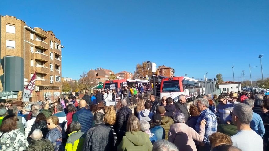 León sale a la calle para que los trenes de Feve vuelvan a llegar al centro de la ciudad