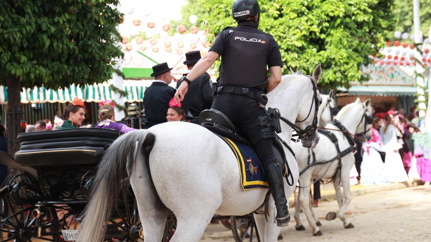 Policía Nacional en el Real de la Feria.