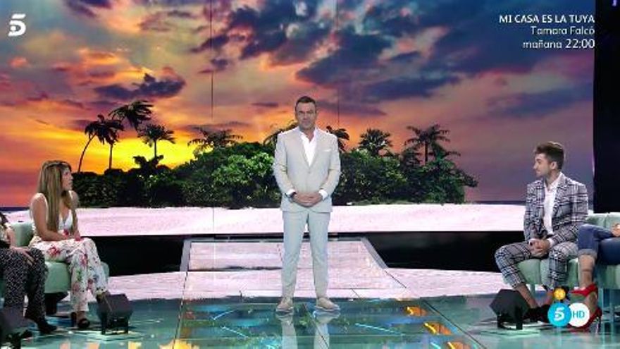 Jorge Javier entre Chabelita y Alejandro Albalá