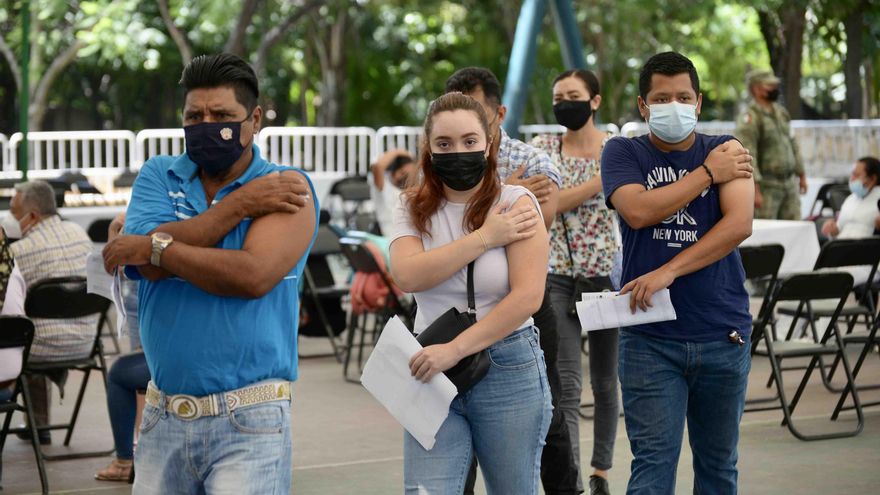 13 July 2021, Mexico, Chiapas: People hold their arms after receving a dose of a coronavirus vaccine. Photo: -/El Universal via ZUMA Wire/dpa