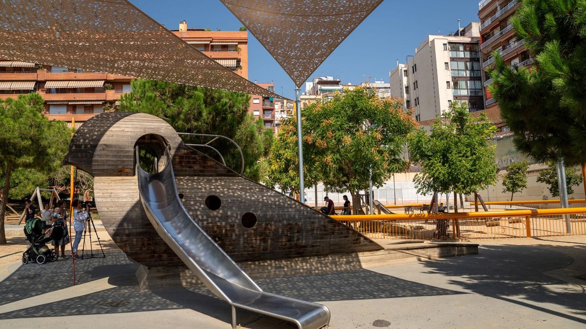 Las zonas de sombra artificial en Barcelona bajan la temperatura hasta en 4 grados en parques y patios de escuela