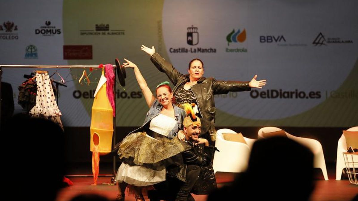 Integrantes de la compañía teatral toledana ETR durante al acto del 10 aniversario de elDiario.es Castilla-La Mancha