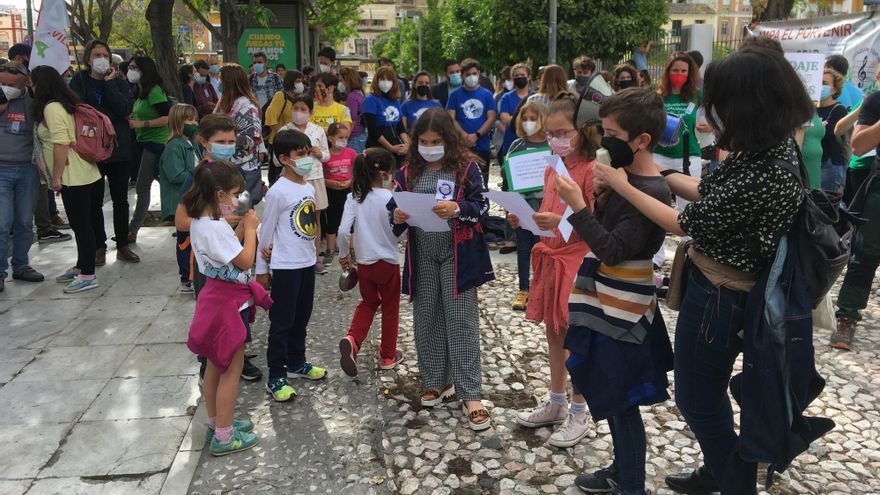 El manifiesto lo leyeron Bruno, Marta y Cristina.