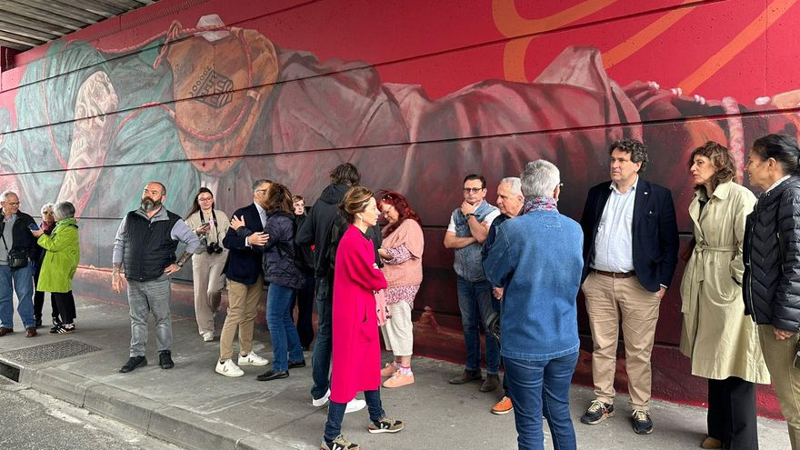 Arte logroñés y una bota de vino dan la bienvenida a la ciudad francesa de Libourne