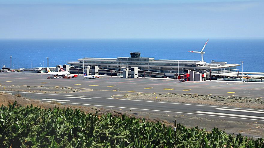 Los sindicatos CCOO y USCA convocan una huelga de controladores aéreos en torres privatizadas, cuatro de ellas en Canarias