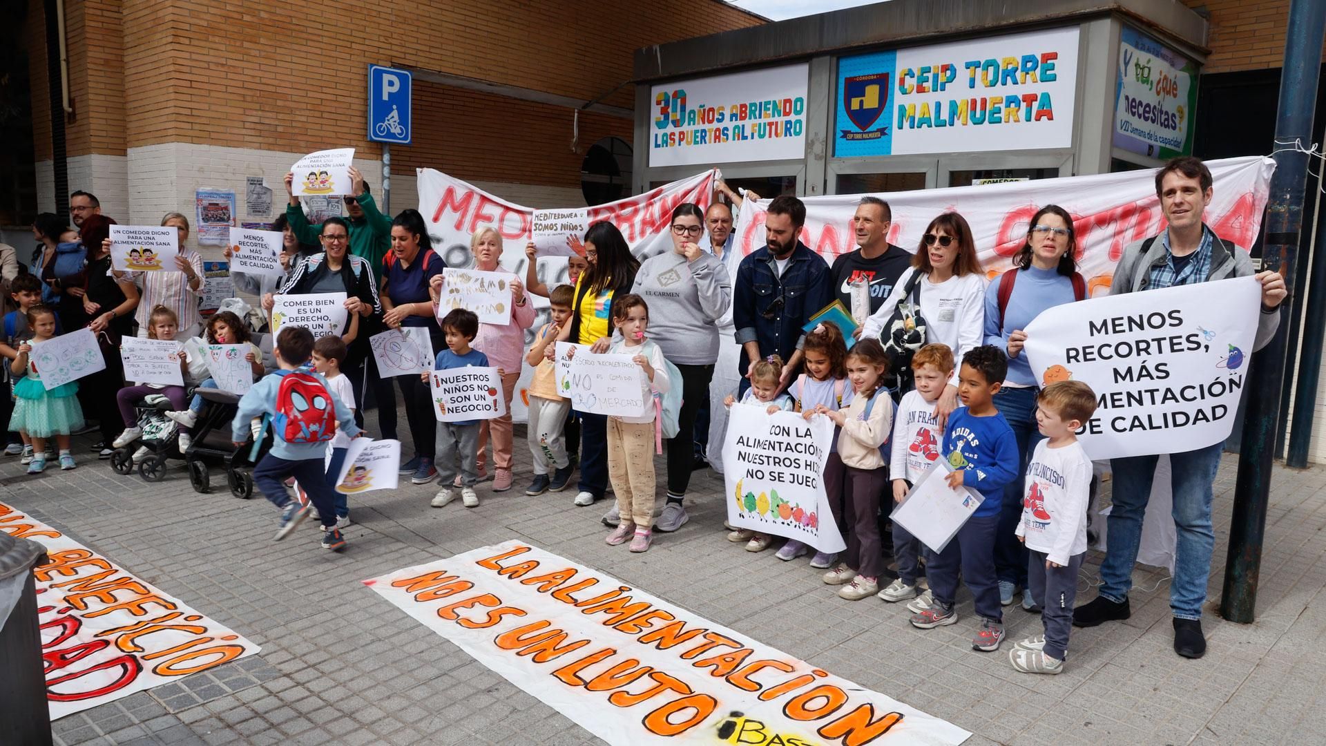 Protesta por el comedor en el Colegio Torre Malmuerta de Córdoba